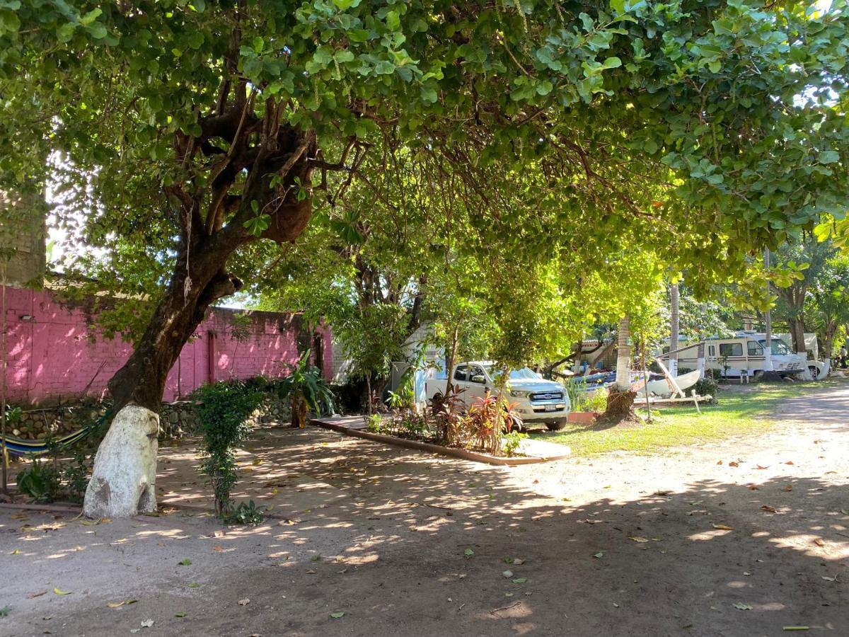 Hotel Delias Trailer Park à Rincón de Guayabitos Extérieur photo
